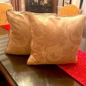 Large accent pillows 18 by 18